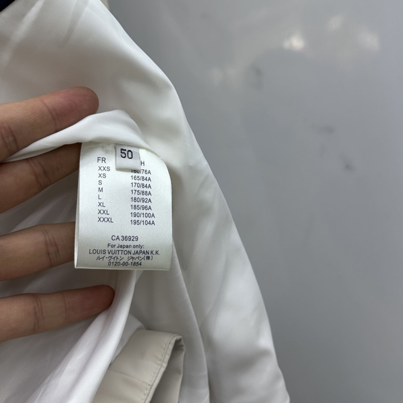 l0vis Vvtt0n outwear